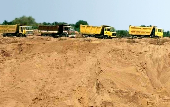 Valuable-stones-mineral-loot-continues-unabated-in-Jajpur-mafia-threatening-activists-mediapersons