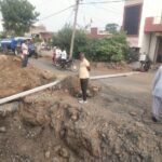 महावितरणचे विद्युत खांब धोकादायक ; ४० फुटाचा विद्युत खांब कोसळला…..! सुदैवाने जीवितहानी टळली…..!