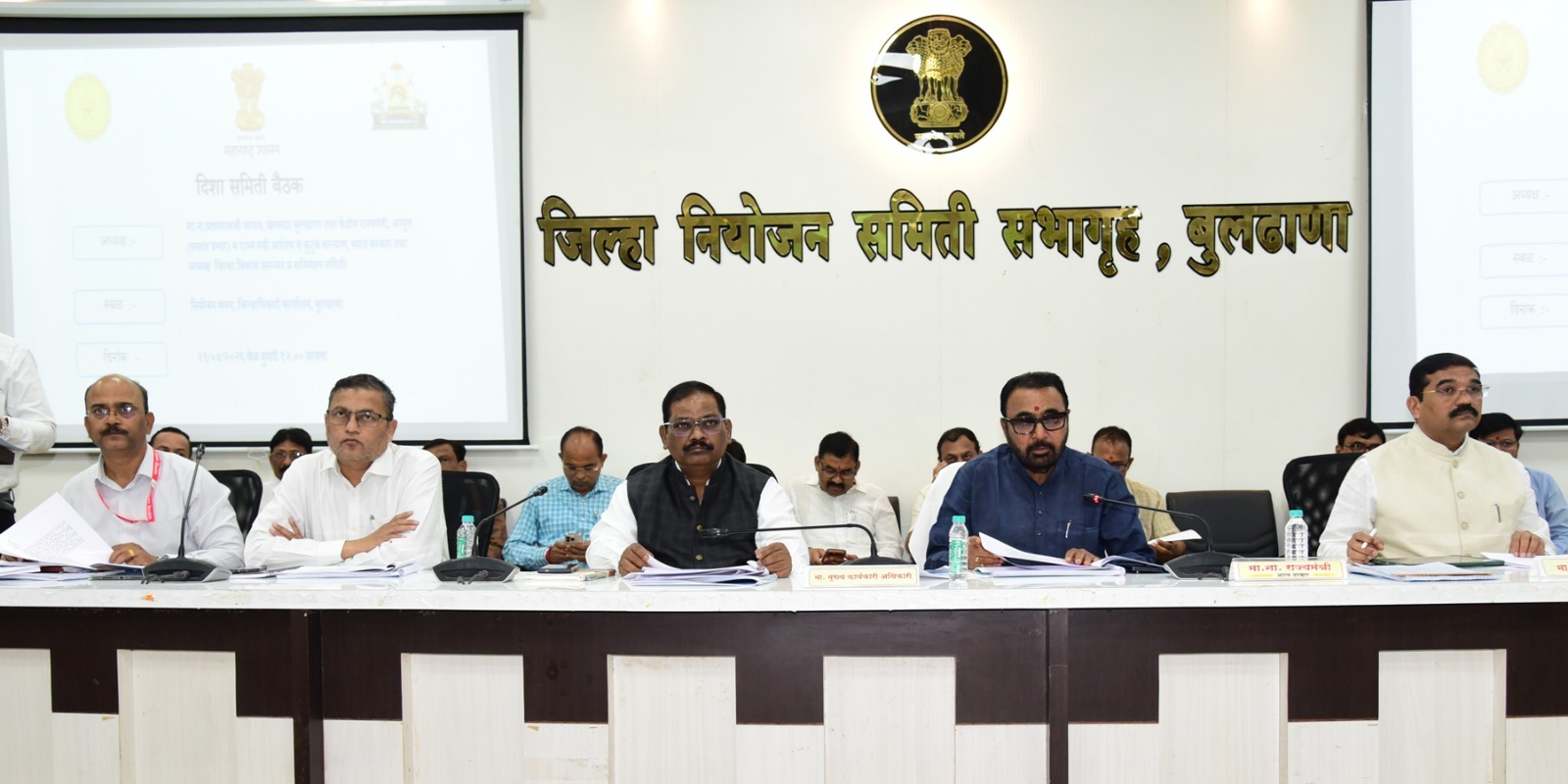 केंद्र शासनाच्या योजनांचा केंद्रीय ...ष व कुटूंब कल्याण राज्यमंत्री यांनी घेतला आढावा;-6