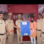 सिनेस्टाईल पाठलाग करून ५ दरोडेखोरांना जालना हद्दीवर आवळल्या मुसक्या; ४ लाख ८० हजारांचा मुद्देमाल जप्त अंढेरा पोलिसांची धडक कारवाई; आरोपींकडून सोन्या-चांदीचे दागिने आणि रोकड हस्तगत…